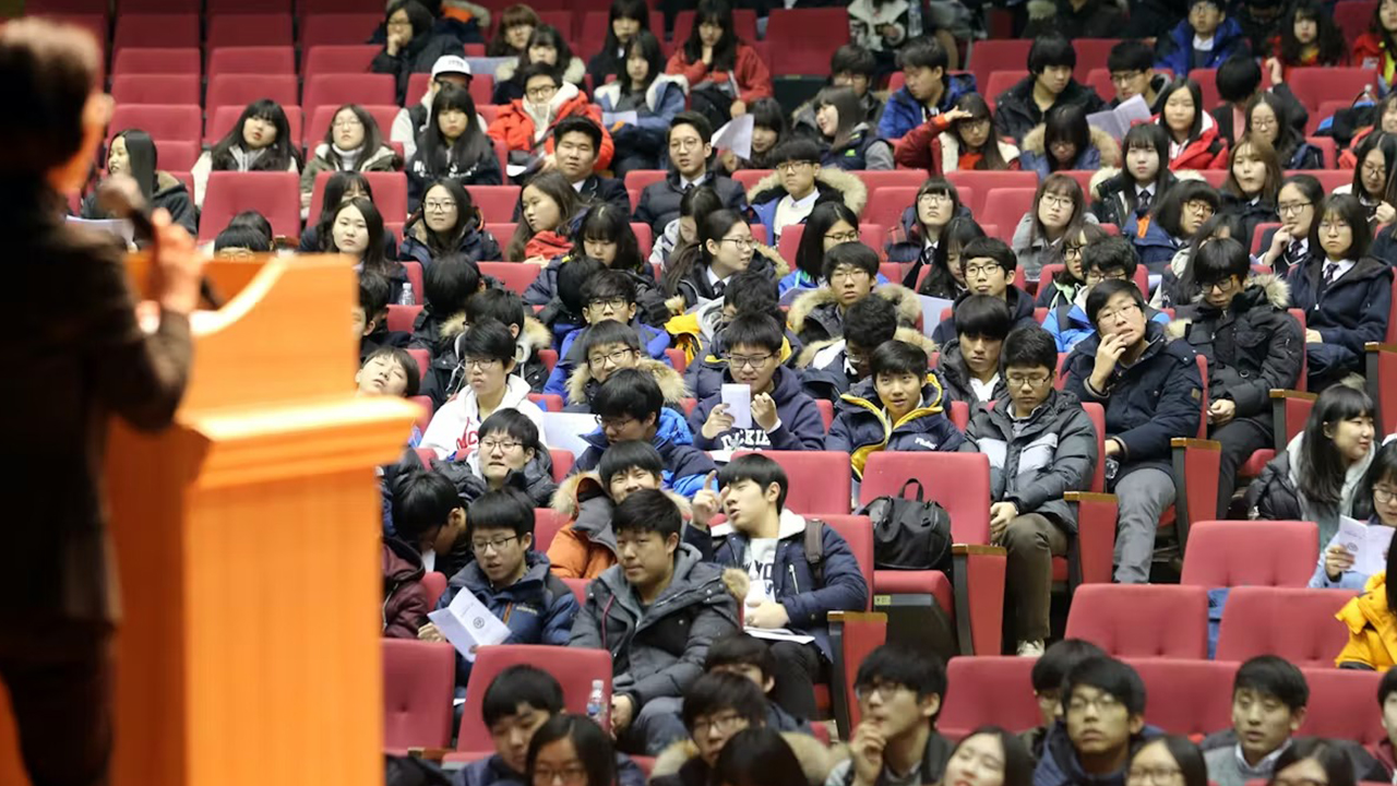 Students koreaninternationalcollege.kr